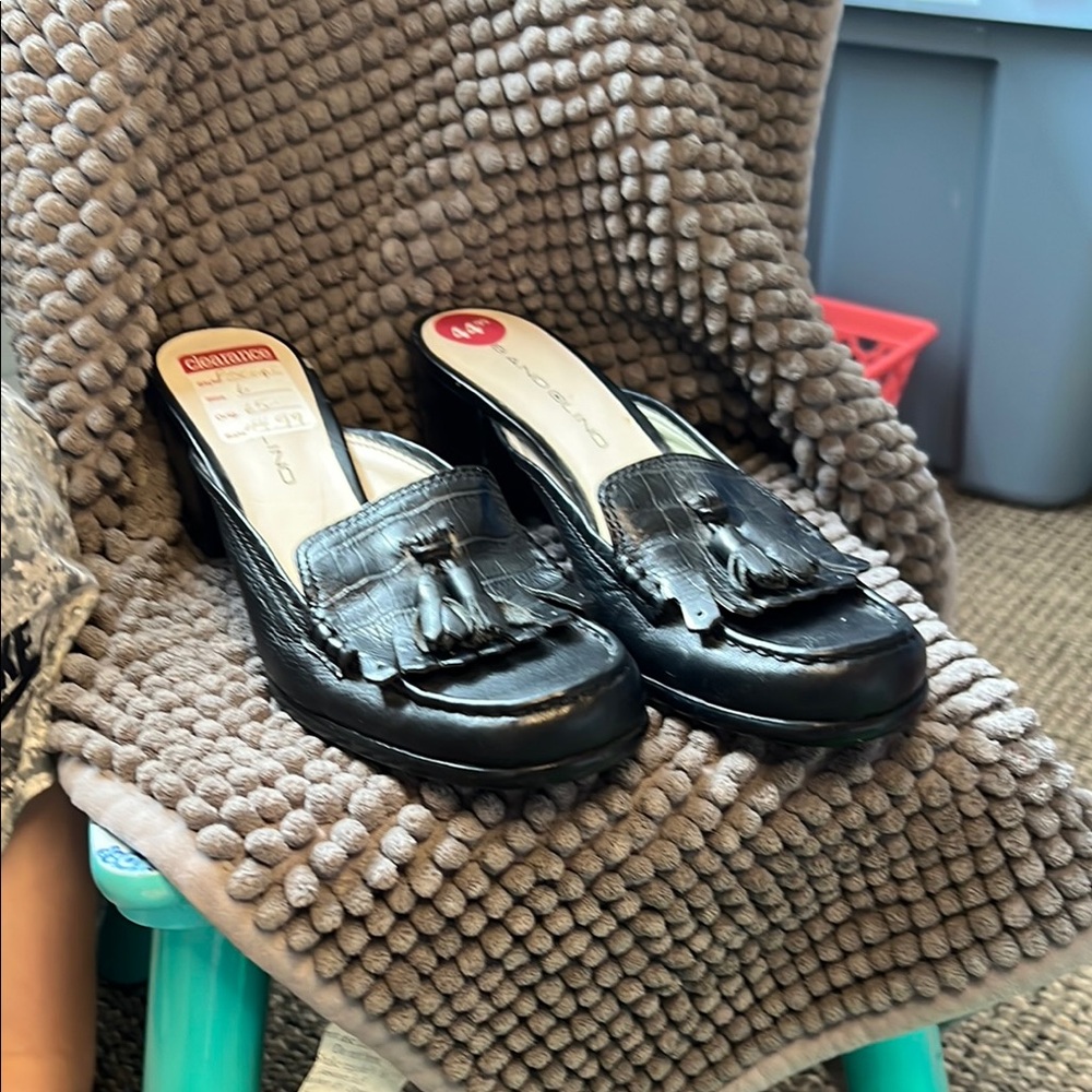 3/$20 Bandolino Black Mules with Fringe Detail